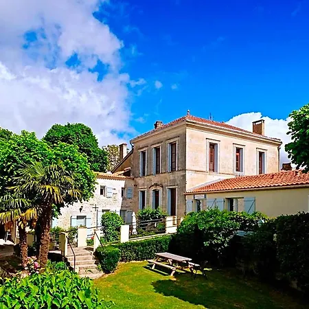 Domaine La Fontaine Bed & Breakfast 4*