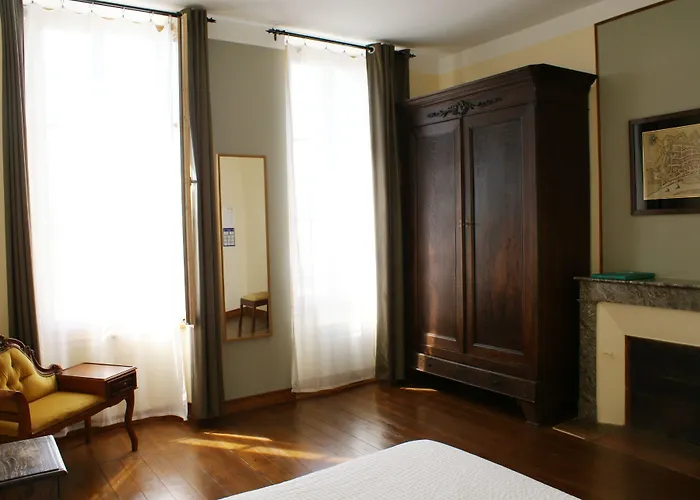 Alojamento de Acomodação e Pequeno-almoço Domaine La Fontaine 4*