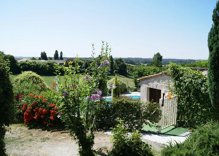 Alojamento de Acomodação e Pequeno-almoço Domaine La Fontaine 4*