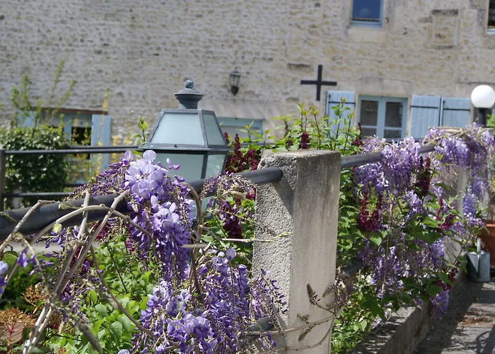 Alojamento de Acomodação e Pequeno-almoço Domaine La Fontaine 4*